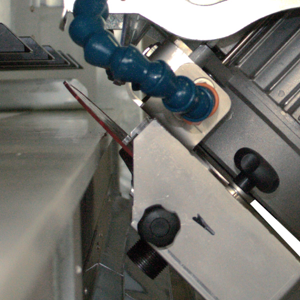 Taglio a 90° Taglio a 90° Attacco utensile ½ Gas con gestione acqua interna